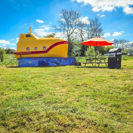 The Yellow Submarine Чедър Екстериор снимка