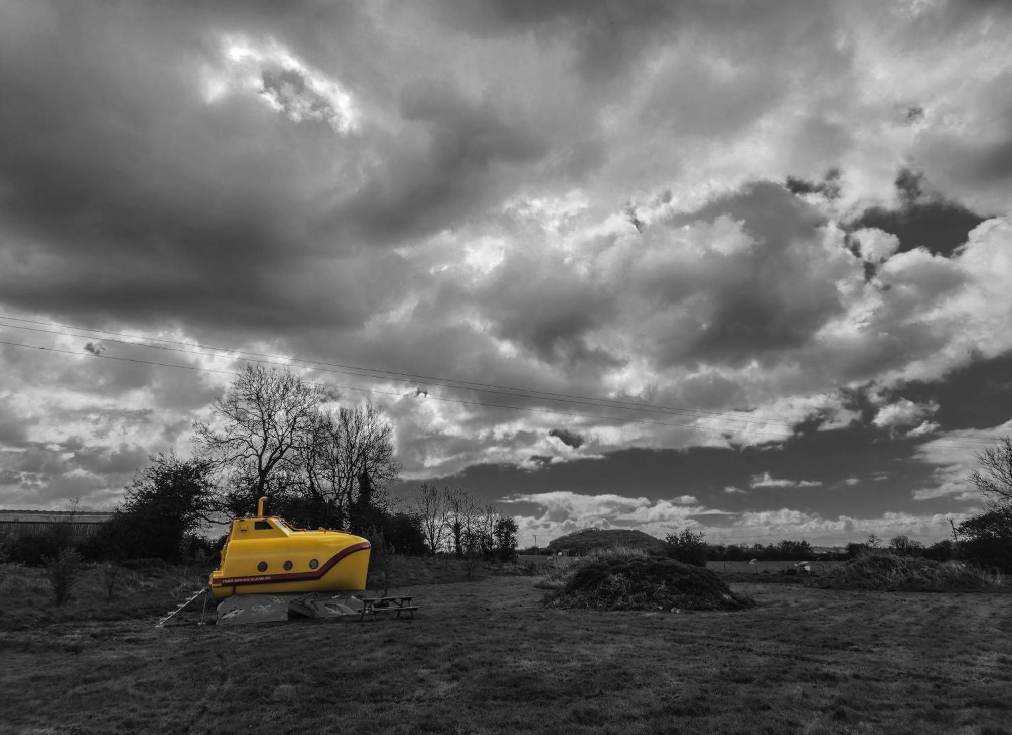 The Yellow Submarine Чедър Екстериор снимка